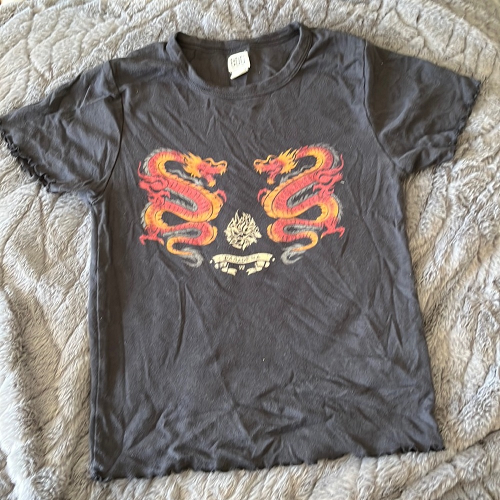 Urban outfitters graphic tee with dragons. Size S